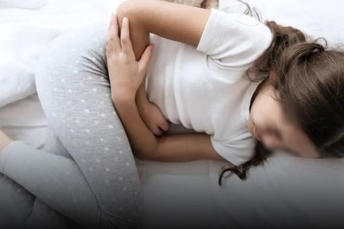 Bé gái 10 tuổi đau bụng từng đợt phát hiện dị tật màng trinh hiếm gặp