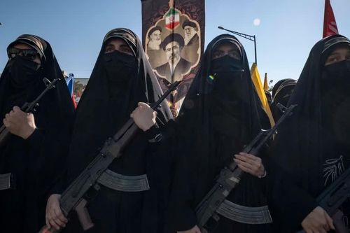 Tính toán của Iran với màn biểu dương lực lượng ở thủ đô