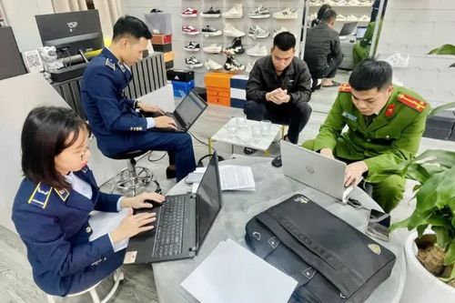 Khẩn trương hoàn thiện hệ thống dữ liệu về truy xuất nguồn gốc hàng hoá, quyết liệt chống hàng giả