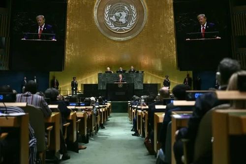 Ông Trump tuyên bố đổi tên gọi AI thành 'siêu trí tuệ'