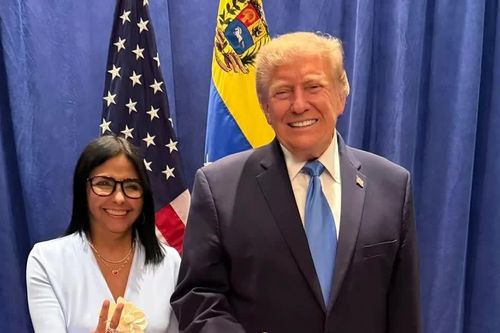 Ông Trump lần đầu gặp Tổng thống lâm thời Venezuela