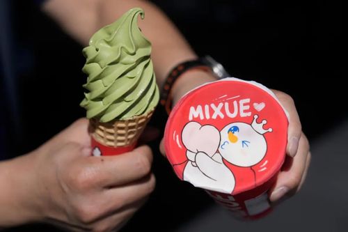 Burger, trà sữa bất ngờ kéo gần quan hệ Mỹ - Trung Quốc