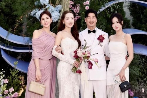 Thùy Anh và NSƯT Ngọc Quỳnh cưới