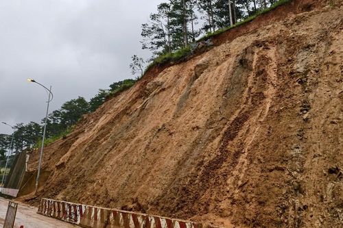 Lâm Đồng: Công bố tình huống khẩn cấp về thiên tai trên đèo Prenn