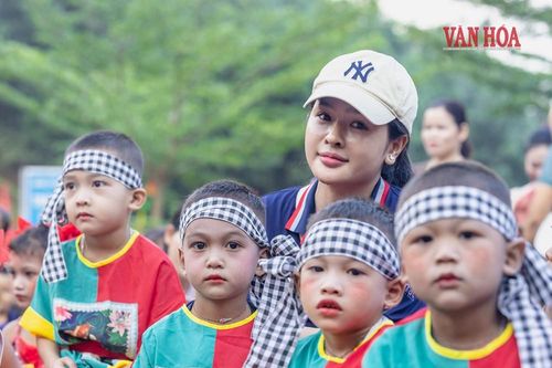 Quảng Trị:Trăng rằm về với những đứa trẻ ở bản Ra Mai