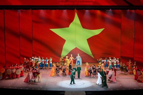 'Đất nước thiên hùng ca' và cách kể lịch sử bằng ngôn ngữ sân khấu hiện đại