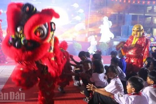 Đêm hội trăng rằm trong ngôi trường mới ở A Lưới