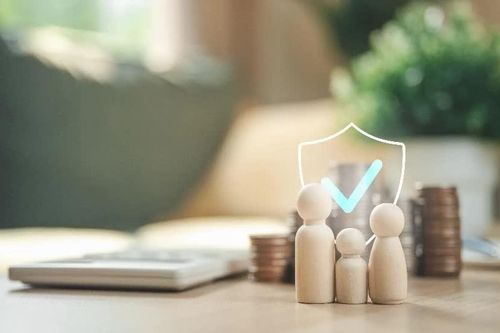 Cần tiền gấp, nhiều người quyết hủy hợp đồng bảo hiểm nhân thọ: Có nên không?