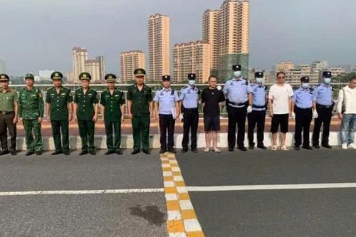 Trao trả 8 công dân Trung Quốc vi phạm pháp luật Việt Nam cho cơ quan chức năng Trung Quốc