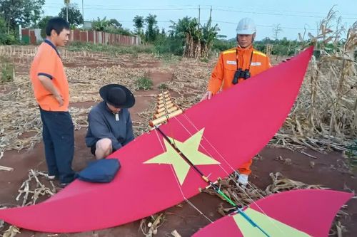 Cảnh báo nguy cơ mất an toàn từ vi phạm hành lang lưới điện truyền tải