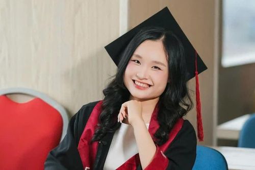 Nữ thủ khoa Ngoại thương đạt GPA 3.98/4.0, IELTS 8.5, ước mơ chinh phục thêm tiếng Trung và tiếng Pháp