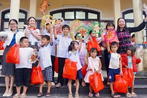 'Mang trăng đến vùng cao', trao 170 phần quà Trung Thu cho trẻ em A Lưới