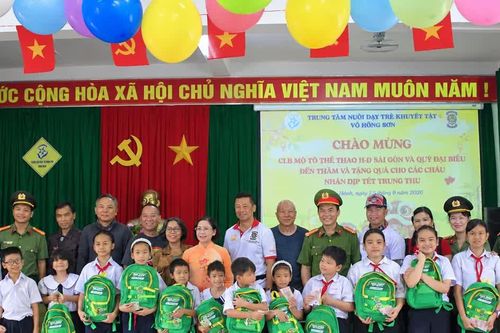 Tết Trung thu đến với trẻ khuyết tật Quảng Ngãi