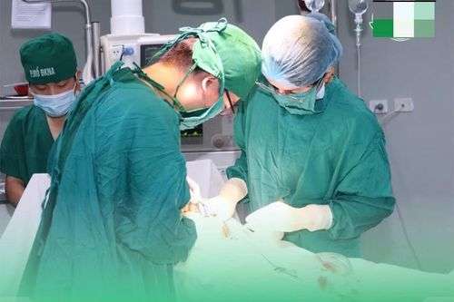 Thai 36 tuần xoắn tử cung 180 độ, sản phụ rơi vào sốc nguy kịch