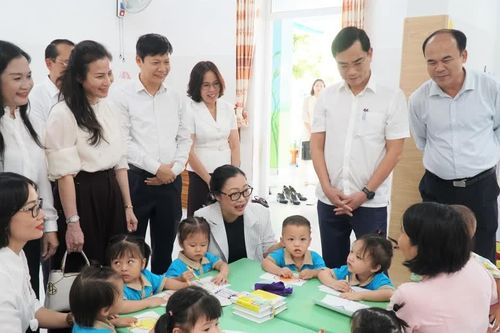 Thứ trưởng Bộ GD&ĐT kiểm tra hoạt động của trường học sau sáp nhập tại Nghệ An
