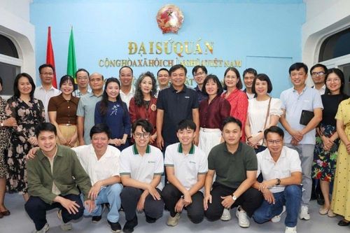 Thứ trưởng Bộ Nông nghiệp và Môi trường Nguyễn Hoàng Hiệp thăm và làm việc với Đại sứ quán Việt Nam tại Tanzania