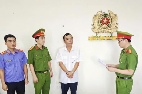 Khởi tố cựu cán bộ thuế tự phê duyệt hơn 400 hóa đơn điện tử để bán trục lợi