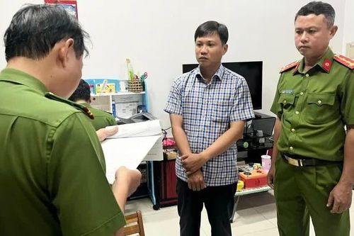 Khởi tố cựu đăng kiểm viên nhận hối lộ bằng chiêu bài 'xe khó đăng kiểm'