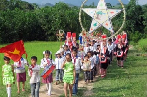 Nhớ những mùa trăng cũ