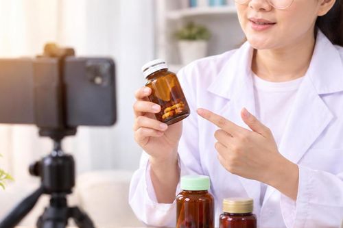 Bộ Y tế đề xuất cấm livestream bán thuốc, nguyên liệu làm thuốc