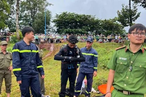 Mưa lớn cuốn trôi ô tô ở Đồng Nai, đang tìm kiếm người nghi mất tích
