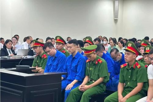 Xét xử nhóm sản xuất 187.000 hộp sữa giả, hối lộ và 'chạy án'