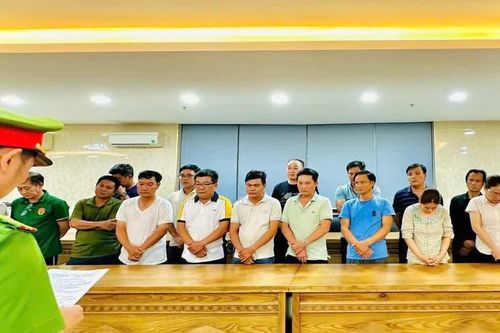 Khởi tố nhóm cán bộ nhận hối lộ để làm ngơ, hợp thức hóa và cấp điện nước cho công trình vi phạm