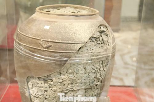 Hũ tiền cổ có niên đại hơn 1.000 năm trưng bày ở Bắc Ninh