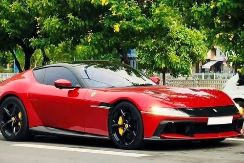 Cận cảnh Ferrari 12Cilindri độc nhất Việt Nam lăn bánh ở TPHCM