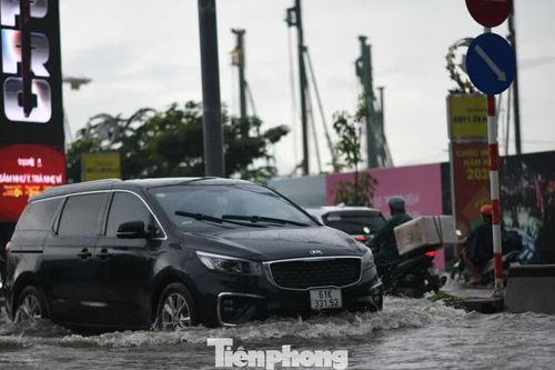 Trung tâm TPHCM ngập sâu