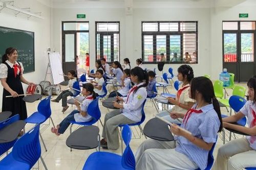 'Ngôi trường hạnh phúc' nơi cuối trời Tây Bắc