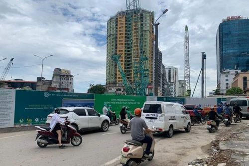 Hà Nội điều chỉnh giao thông Vành đai 1 đoạn thi công cầu vượt Nguyễn Chí Thanh
