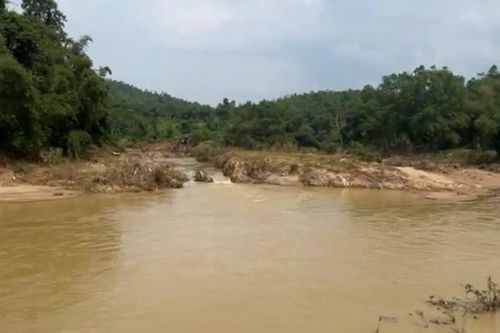 Tìm kiếm người đàn ông nghi mất tích trên sông Âm