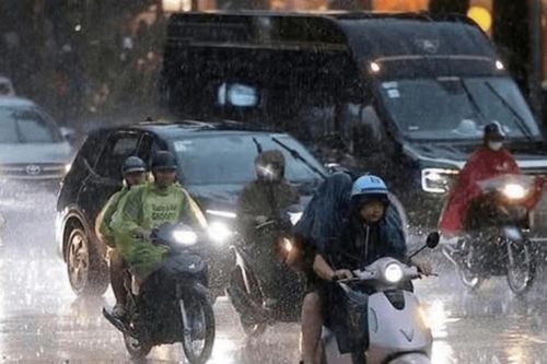 Mưa lớn nhiều nơi, Hà Nội cảnh báo dông lốc