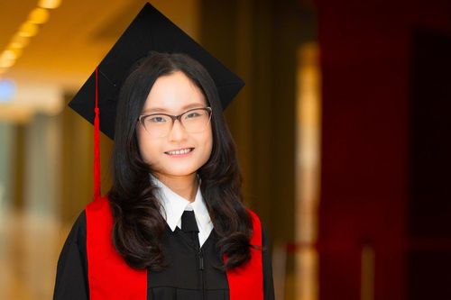 Nữ sinh thủ khoa Trường ĐH Ngoại thương: 'Áp lực khi xung quanh ai cũng giỏi'
