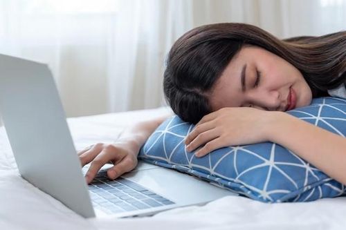 Bác sĩ tiết lộ 1 dấu hiệu khi ngủ trưa cảnh báo bệnh tim tiềm ẩn
