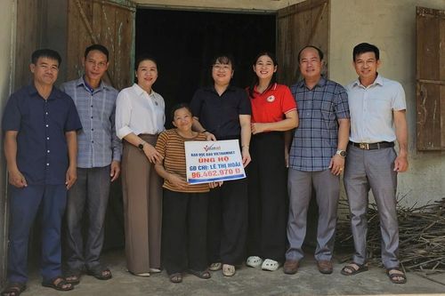 Mẹ khuyết tật nuôi con mắc bệnh được bạn đọc Báo VietNamNet ủng hộ hơn 96 triệu
