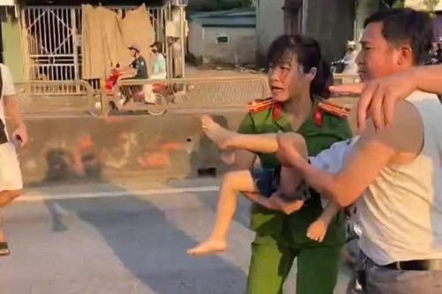 Bé trai gặp tai nạn giữa đường và quyết định của nữ trung tá công an