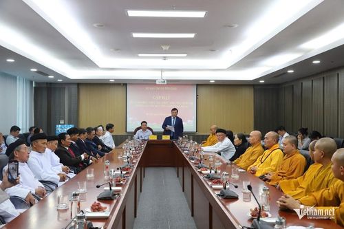 Tăng cường đối thoại, đồng hành cùng các tổ chức tôn giáo