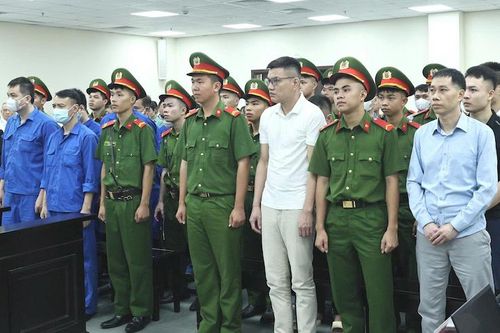 Sếp công ty khai việc 'chi ngoài' cho nữ cựu chi cục trưởng để được 'tạo điều kiện'