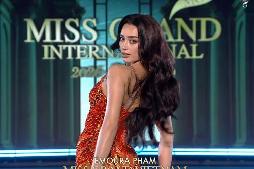 Hoa hậu Emoura Phạm bị vấp, bật tung vương miện tại Miss Grand International