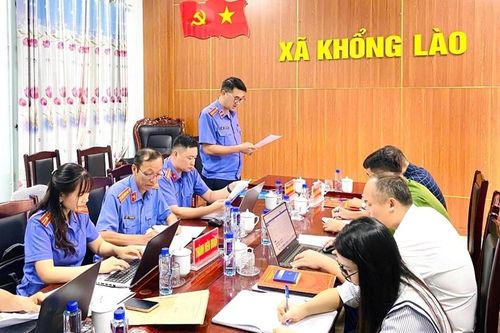 Trực tiếp kiểm sát việc thi hành biện pháp cấm đi khỏi nơi cư trú