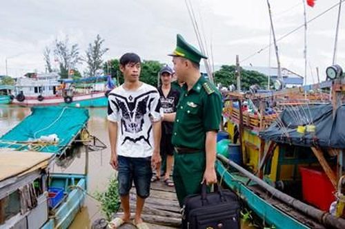 Cứu vớt kịp thời 5 ngư dân gặp nạn trên biển