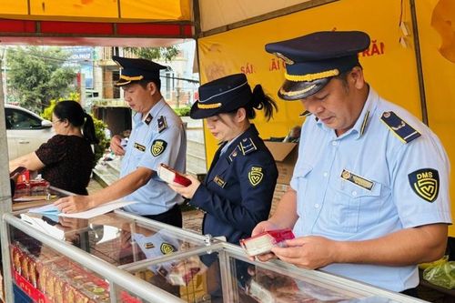 Tăng kiểm soát hàng hóa dịp Trung thu, ngăn hàng lậu đến tay người tiêu dùng