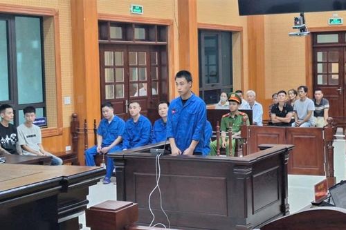 Nhóm nhân viên, bảo vệ trộm tài sản của công ty may mặc lĩnh án