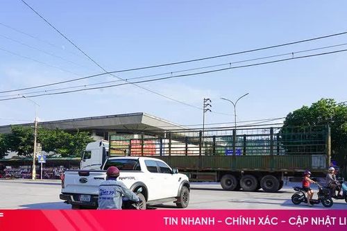 Cần bố trí cụm đèn tín hiệu giao thông tại ngã tư Trung tâm