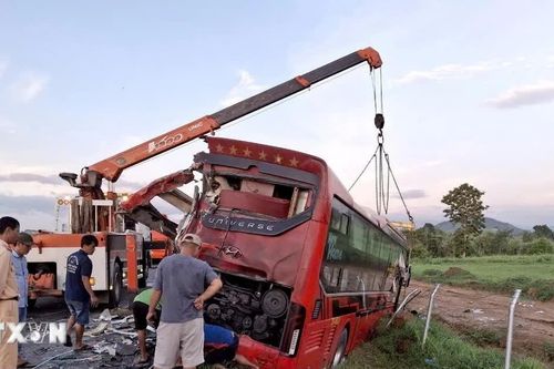 Xe khách gây tai nạn liên hoàn làm 2 người tử vong, nhiều người bị thương