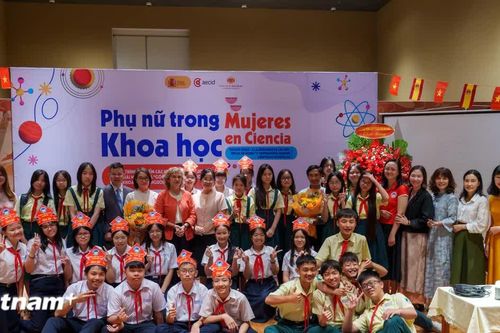 Thúc đẩy hợp tác Việt Nam - Tây Ban Nha qua lăng kính triển lãm 'Phụ nữ và khoa học'