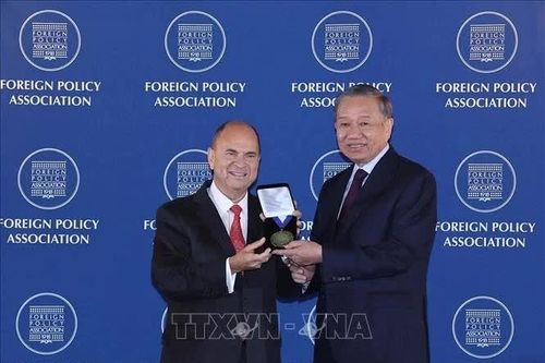 Tổng Bí thư, Chủ tịch nước Tô Lâm nhận Huy chương của FPA
