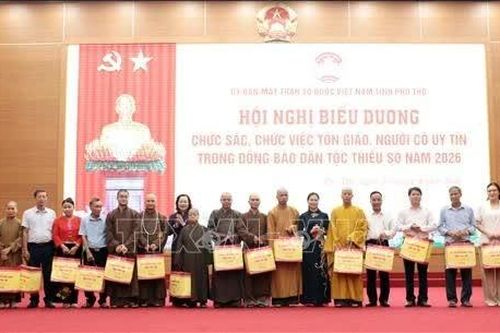 Phát huy vai trò người uy tín trong xây dựng khối đại đoàn kết